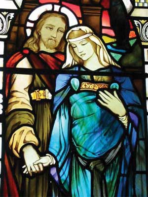 Магдалина в ожидании наследника. Чудесный витраж из церкви  Килмор (остров Мул, Шотландия)